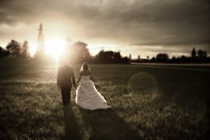 働いている女性の結婚報告